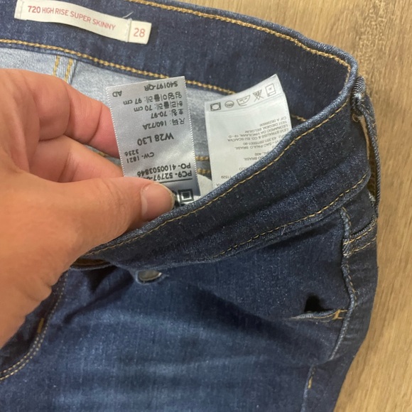 Women’s Levi’s 720 High-Rise Super skinny distressed jeans - Picture 5 of 12